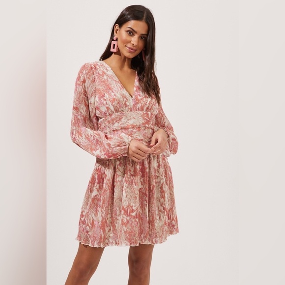 NWT ASTR The Label size XS floral long sleeve Plisse wrap front dress.‎ Coral - Picture 1 of 8
